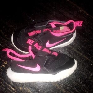 Nikes Girls baby size 7 hot neon pink black slip on tennis shoes sneakers